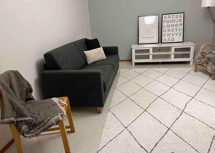Spacious Apartment For 5 Next To The Train Station