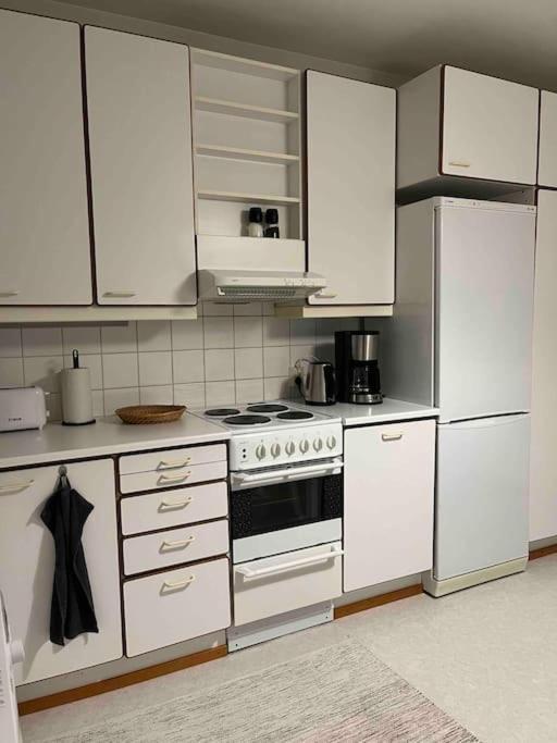 Spacious For 5 Next To The Train Station