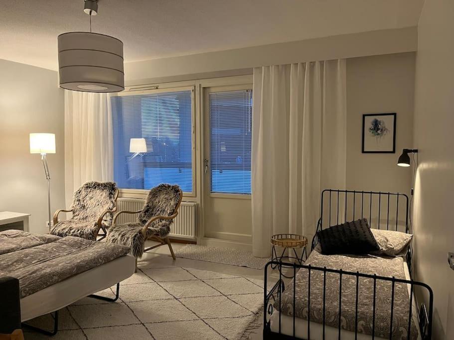 Spacious For 5 Next To The Train Station *
