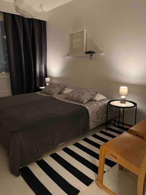 Spacious For 5 Next To The Train Station *