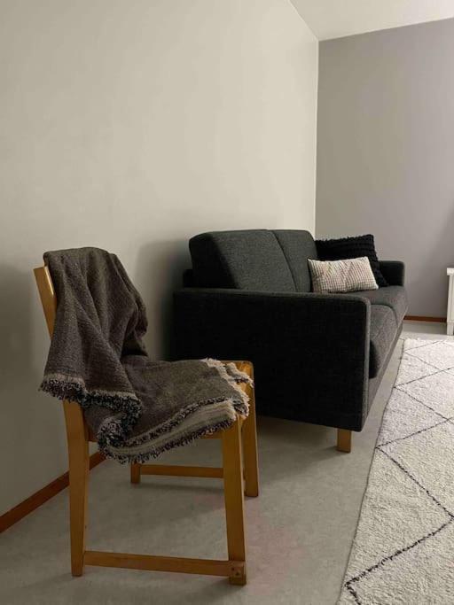 Spacious For 5 Next To The Train Station