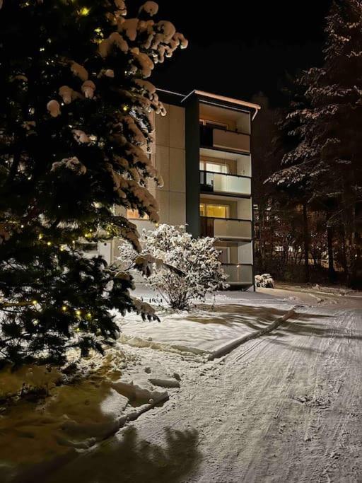 Apartment Spacious For 5 Next To The Train Station