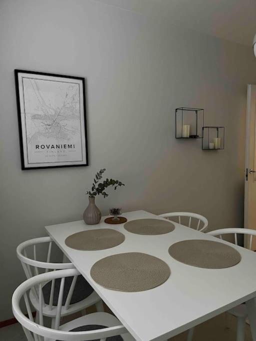 Spacious For 5 Next To The Train Station Apartment