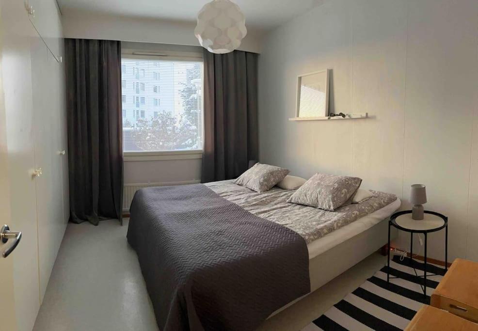 Spacious For 5 Next To The Train Station